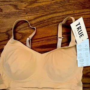 Tue & Co. True Body Lift Triangle with Mesh back. Size medium. Beige color.
